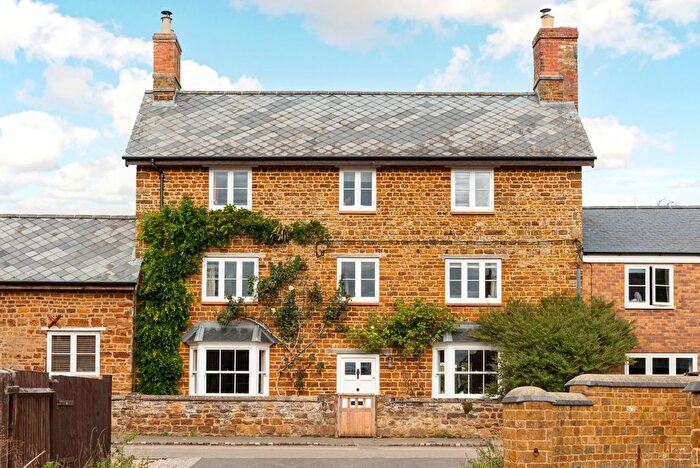 4 Bedroom Detached House For Sale In Blakesley, Towcester, Northamptonshire, NN12