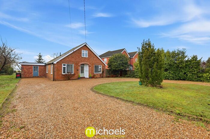 4 Bedroom Detached Bungalow For Sale In Wivenhoe Road, Alresford, Colchester, CO7