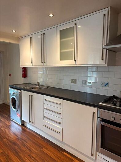 2 Bedroom Flat To Rent In Wellington Road, Fallowfield, Manchester, M14