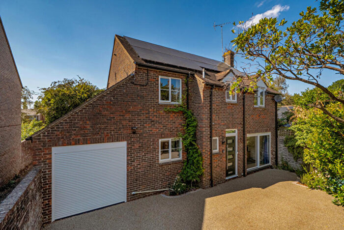 4 Bedroom Detached House To Rent In Folly Green, Woodcote, Reading, Oxfordshire, RG8