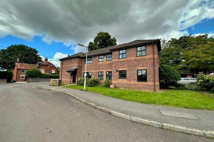 2 Bedroom Flat To Rent In Hill Lane, Winchester, SO21