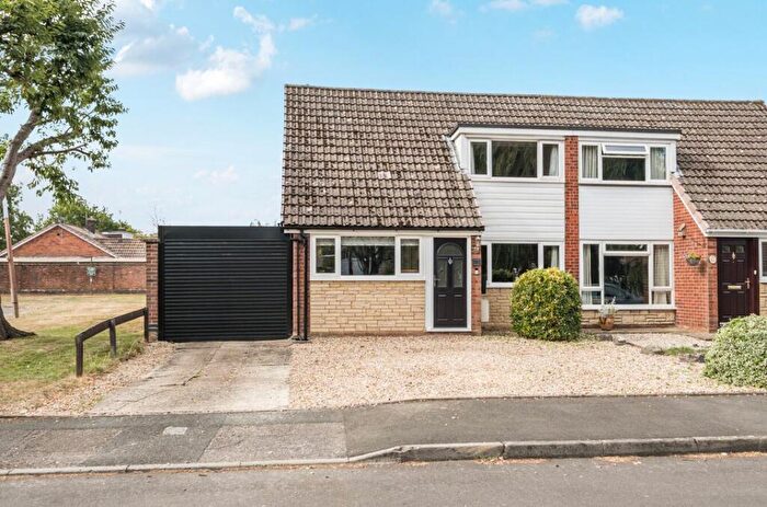 3 Bedroom Semi-Detached House For Sale In Robinsgreen, Covingham, Swindon, SN3