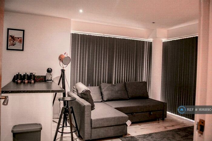 1 Bedroom Flat To Rent In Canal Wharf, Birmingham, B1