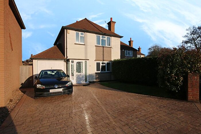 3 Bedroom Detached House For Sale In Ford Close, Ashford, TW15