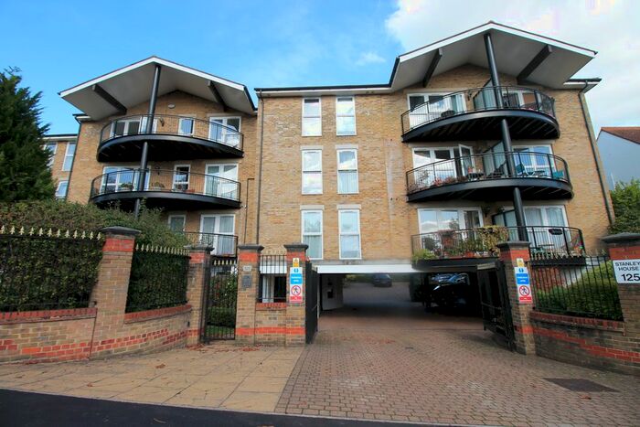 2 Bedroom Flat To Rent In Aldermans Hill, Palmers Green, London, N13