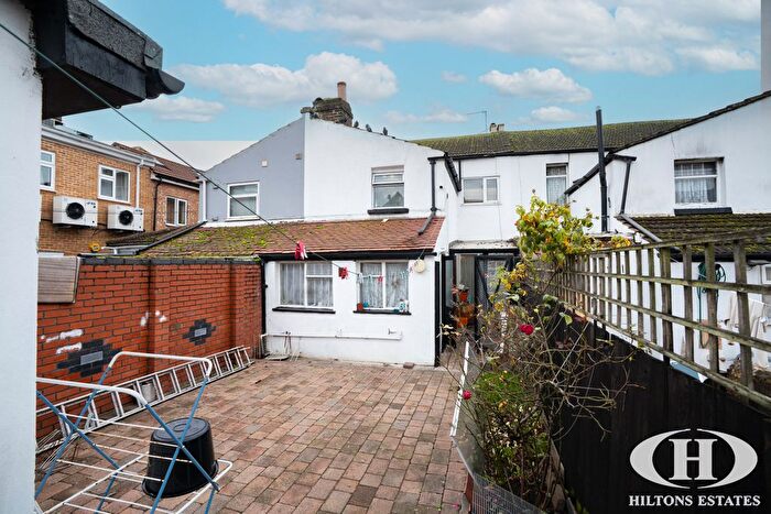 3 Bedroom Terraced House For Sale In Montague Waye, Southall, UB2