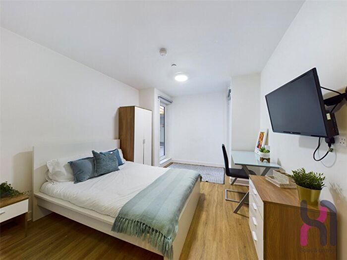 5 Bedroom Flat To Rent In Arndale House, - London Road, Liverpool, L3
