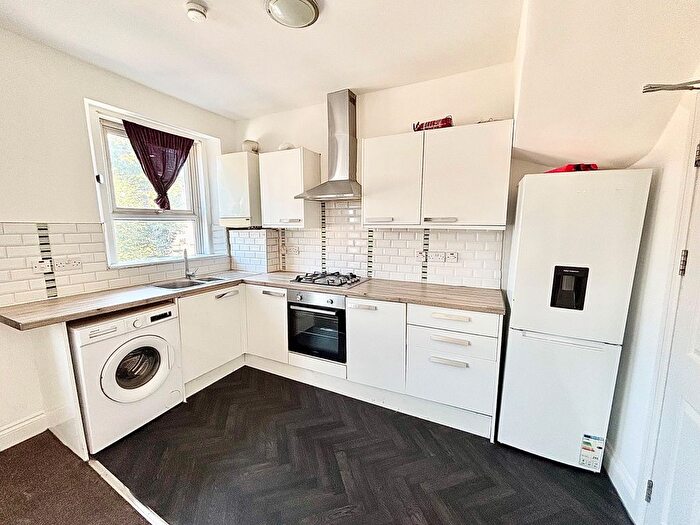 3 Bedroom Flat To Rent In South Birkbeck Road, London, E11