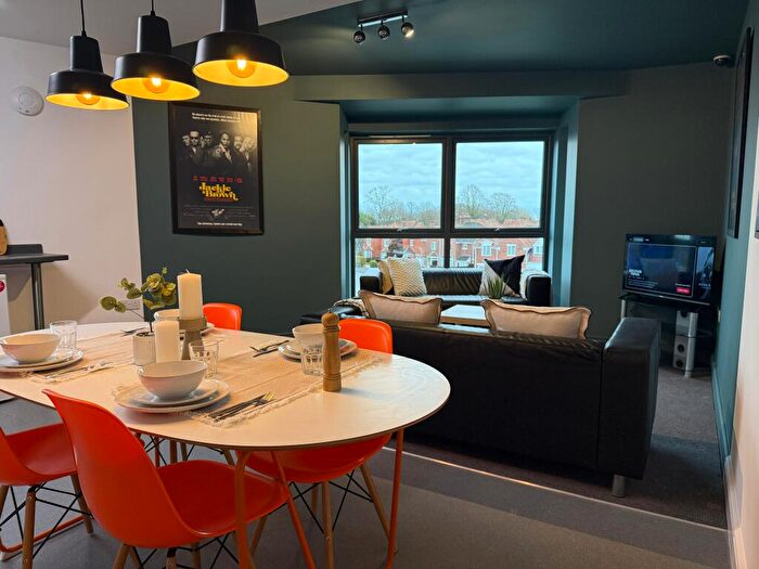 6 Bedroom Private Halls To Rent In Premium // Lincoln Bishop Students // Bed // All Ensuite, LN2