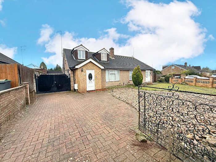 3 Bedroom Bungalow For Sale In Warden Hill Road, Warden Hills, Luton, Bedfordshire, LU2