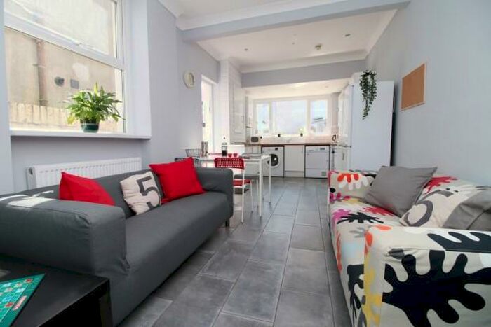 5 Bedroom Terraced House To Rent In Gelligaer Street - Cardiff, CF24