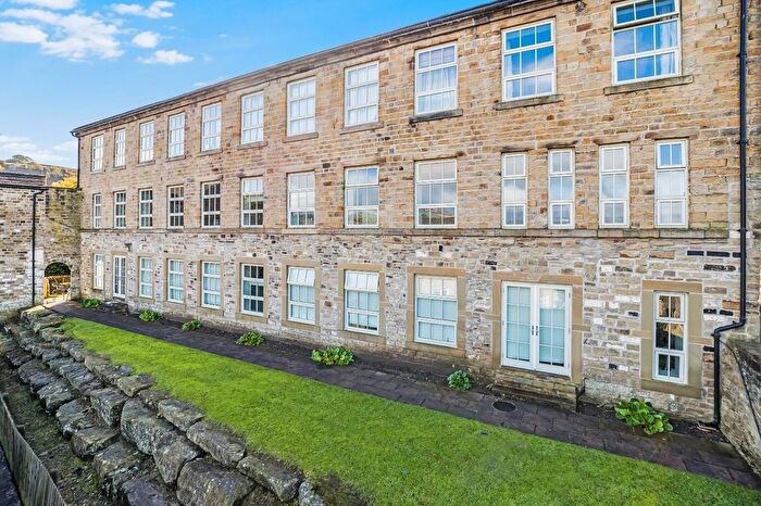 2 Bedroom Flat For Sale In Redding Wood Lane, Steeton, Keighley, West Yorkshire, BD20