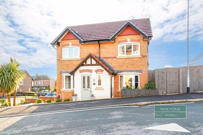 3 Bedroom Semi Detached House For Sale In Middlewich Close, Horwich, Bolton, BL6