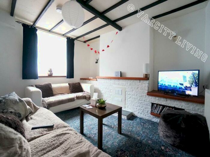 3 Bedroom House To Rent In Water Street, Bangor, Gwynedd, LL57