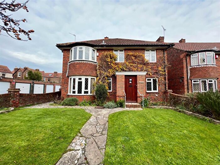 4 Bedroom Detached House To Rent In Dorrita Close, Southsea, PO4