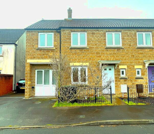 4 Bedroom End Of Terrace House To Rent In Chaffinch Chase, Gillingham, SP8