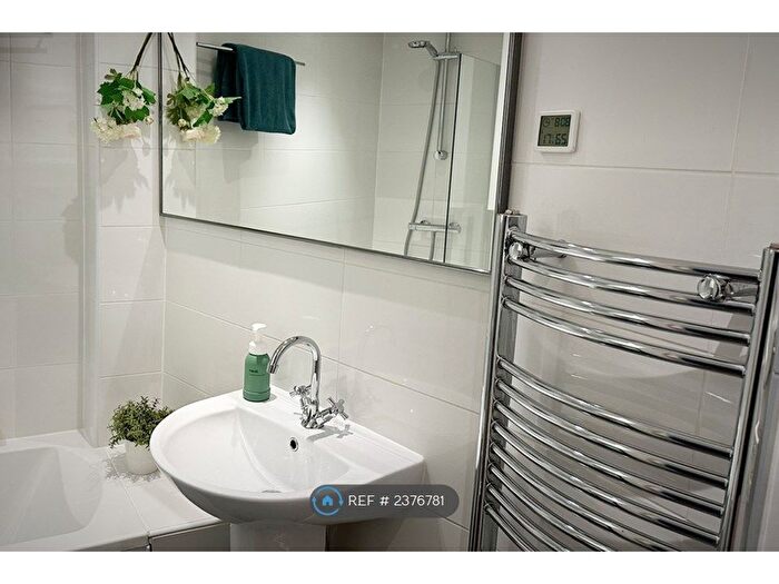 2 Bedroom Flat To Rent In Creighton Avenue, London, N10