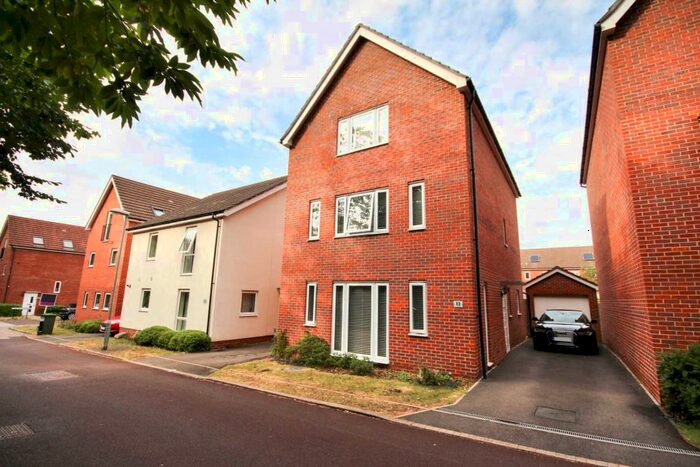 4 Bedroom Town House To Rent In Hunter Way, Bracknell, RG12