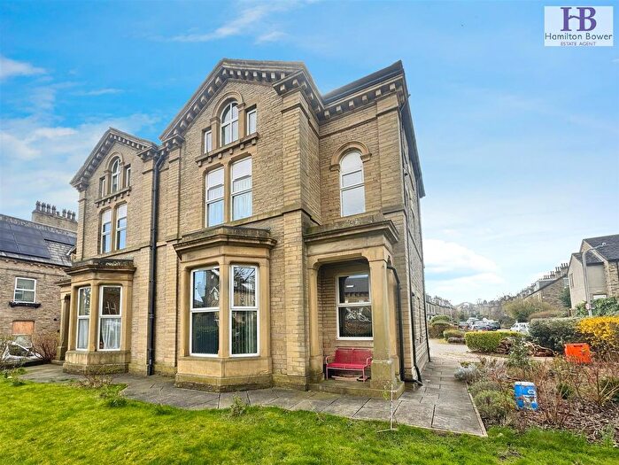 2 Bedroom Flat To Rent In Wellington Crescent, Shipley, BD18