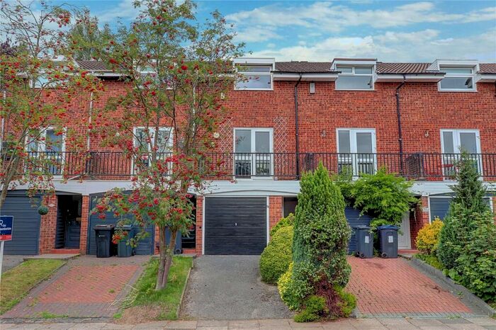 3 Bedroom Terraced House For Sale In Kingfisher Way, Bournville, Birmingham, B30