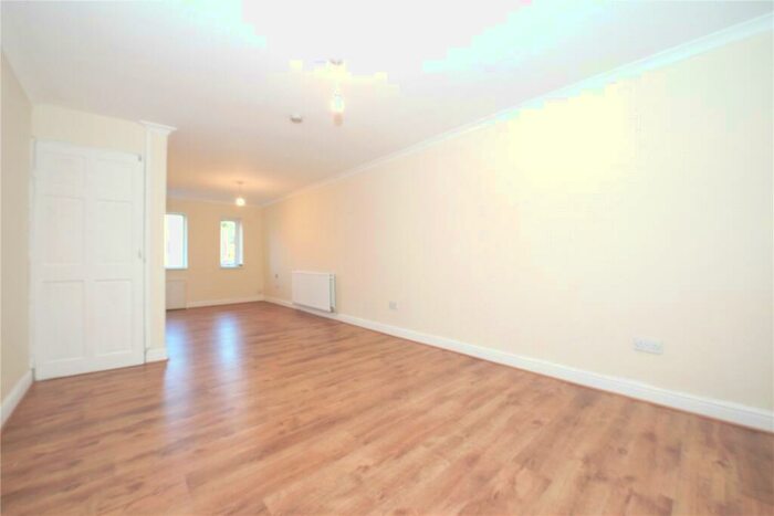 3 Bedroom Terraced House To Rent In Tonbridge Road, Maidstone, ME16