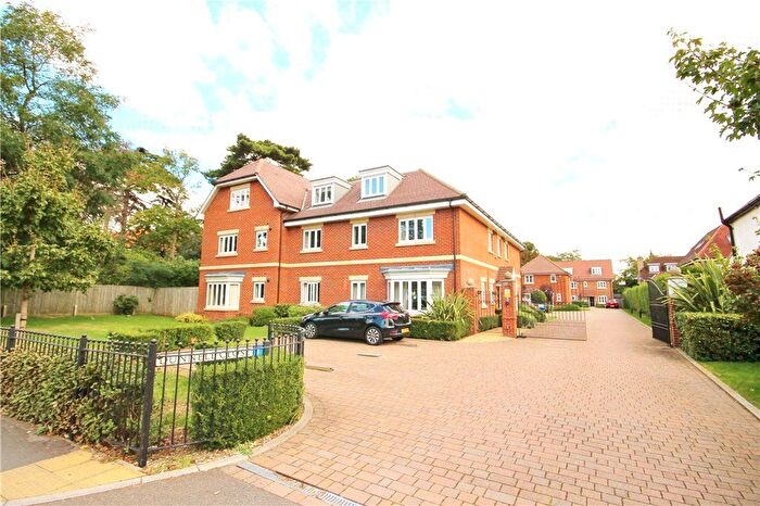 2 Bedroom Flat To Rent In Dunnell Close, Sunbury-On-Thames, Surrey, TW16