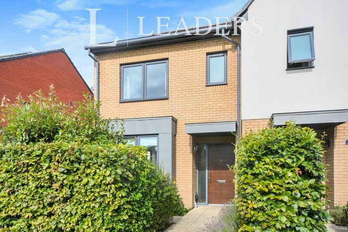 3 Bedroom Semi-Detached House To Rent In Wensum Place, Bromley, BR2