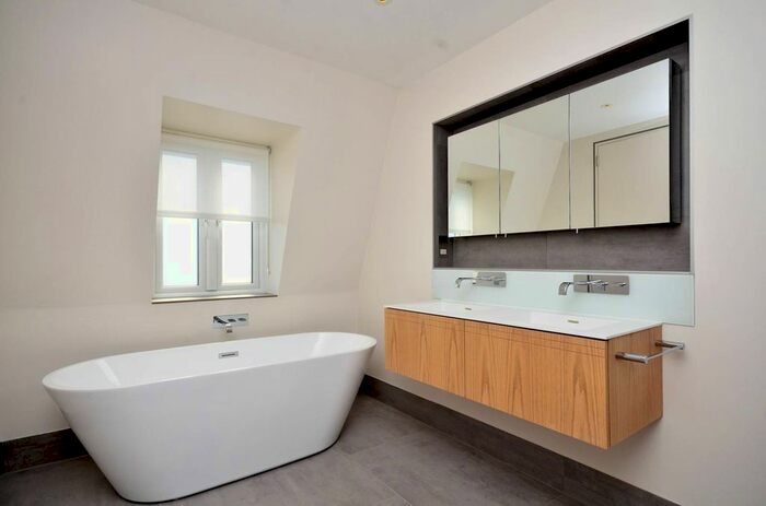 3 Bedroom Flat To Rent In York Street, Marylebone, London, W1U