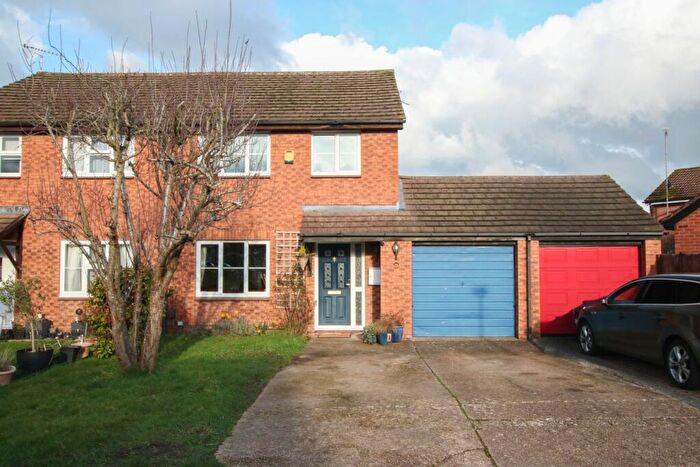 3 Bedroom Semi-Detached House For Sale In Amethyst Close, Wokingham, RG41