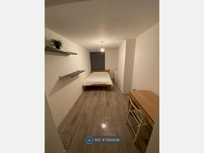 5 Bedroom Flat To Rent In Bethnal Green Road, London, E2