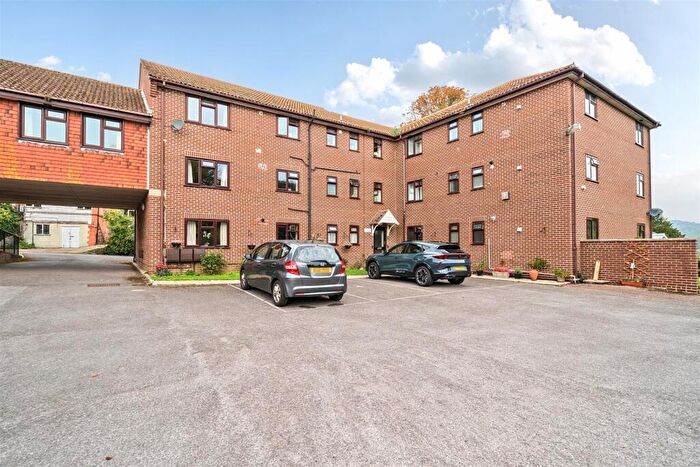 2 Bedroom Apartment For Sale In Haye Lane, Lyme Regis, DT7