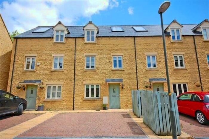 4 Bedroom Property To Rent In Coln Gardens, Andoversford, Cheltenham, GL54
