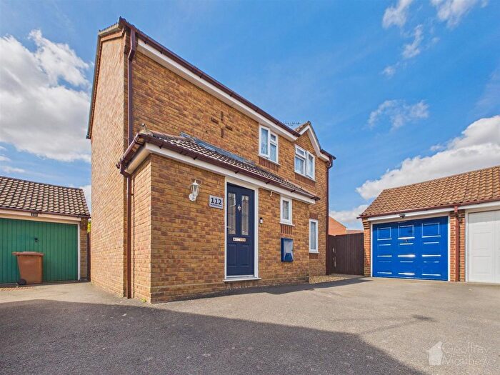 2 Bedroom Detached House For Sale In Boxfield Green, Chells Manor, Stevenage, SG2