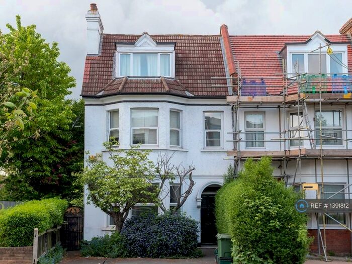 3 Bedroom Flat To Rent In Croydon Road, London, SE20