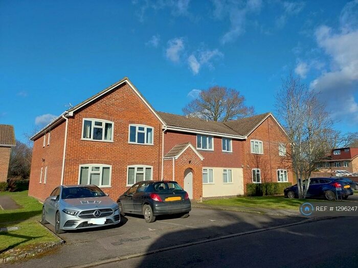 1 Bedroom Maisonette To Rent In Swan Way, Church Crookham, Fleet, GU51
