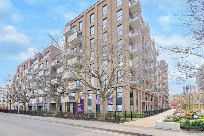 2 Bedroom Flat To Rent In Carraway Street, Reading, RG1