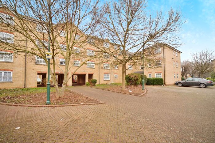 1 Bedroom Flat For Sale In Harston Drive, Enfield, Middlesex, EN3