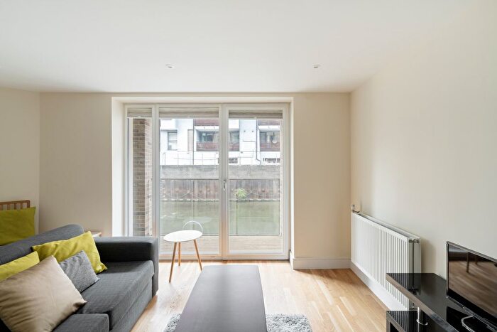 3 Bedroom Flat For Sale In Elite House, St. Anne’S Street, E14