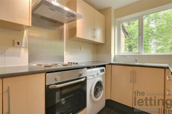 1 Bedroom Apartment To Rent In Magpie Close, Enfield, Middlesex, EN1