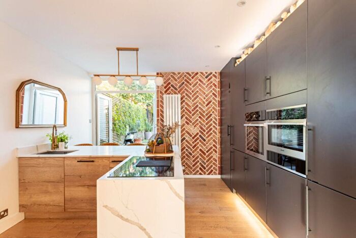 3 Bedroom Terraced House For Sale In Bristol Street, Brighton, BN2