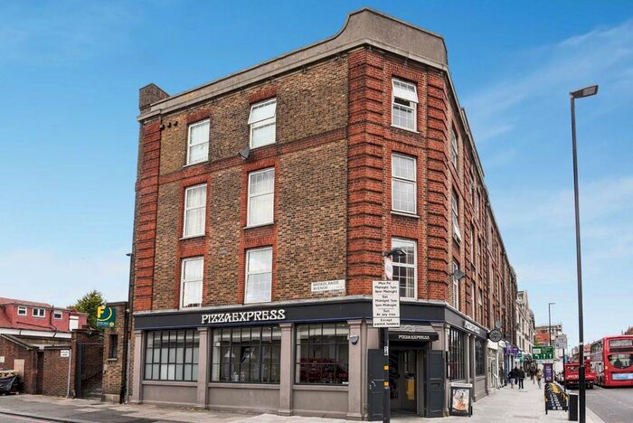 4 Bedroom Flat To Rent In Broadlands Avenue, London, SW16