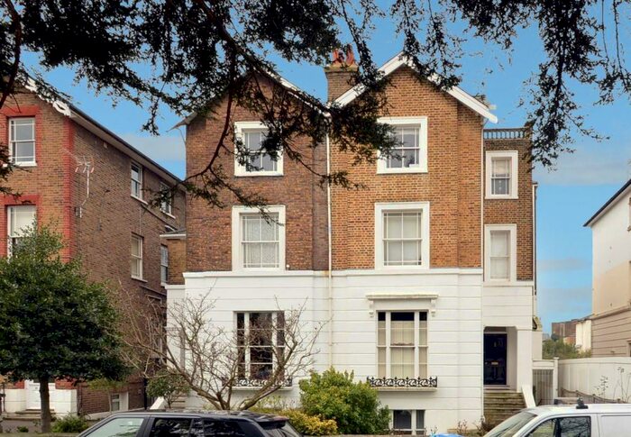 1 Bedroom Flat To Rent In Trinity Place, Windsor, Berks, SL4