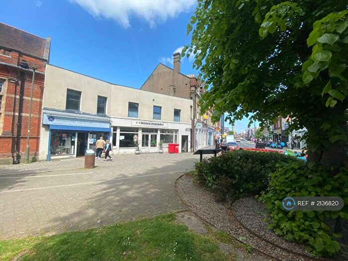 1 Bedroom Flat To Rent In Wood Street, High Barnet, EN5