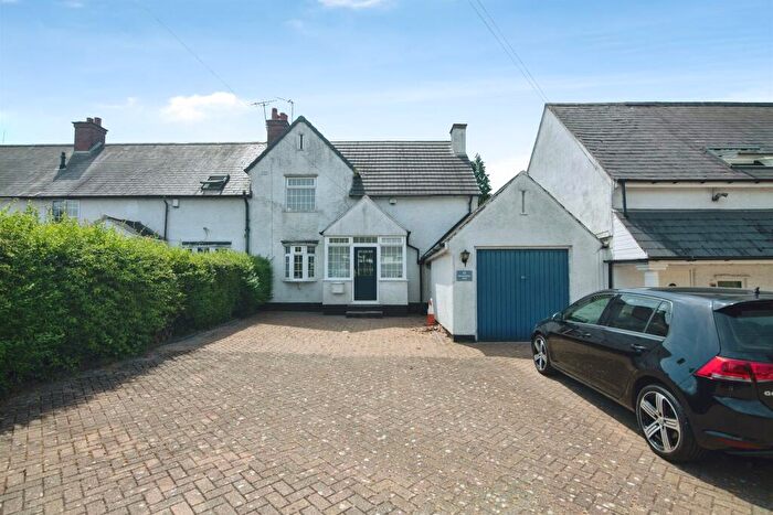3 Bedroom Semi Detached House For Sale In Wilderness Lane, Birmingham, B43