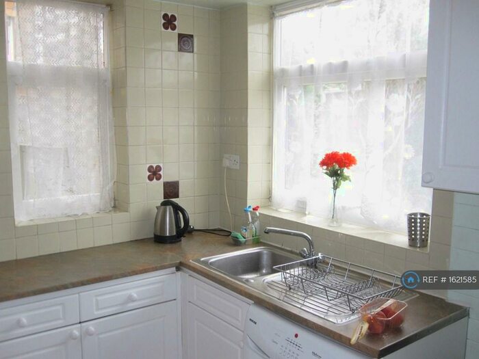 4 Bedroom Semi-Detached House To Rent In Lichen Green, Coventry, CV4