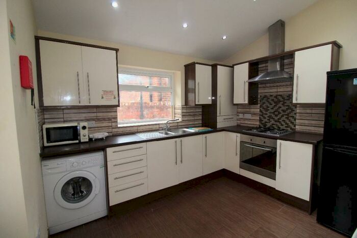 6 Bedroom Terraced House To Rent In Francis Street, Ashton-On Ribble, Preston, PR2