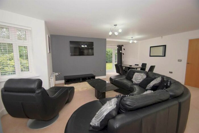 2 Bedroom Flat To Rent In Sandmoor Avenue, Alwoodley, Leeds, LS17