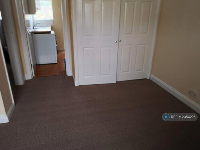 Studio To Rent In Axbridge Road, Reading, RG2