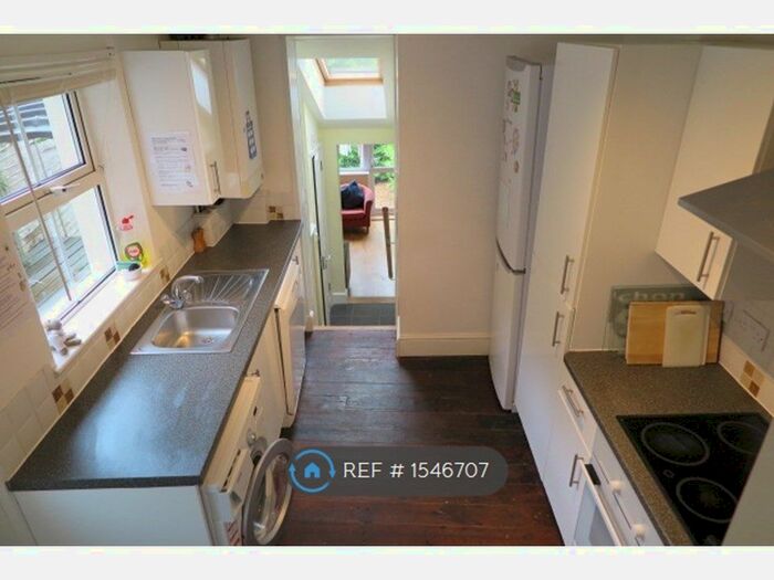 5 Bedroom Semi-Detached House To Rent In Priory Road, Southampton, SO17