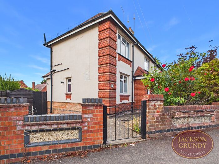 2 Bedroom Terraced House For Sale In Rothesay Road, Northampton, NN2